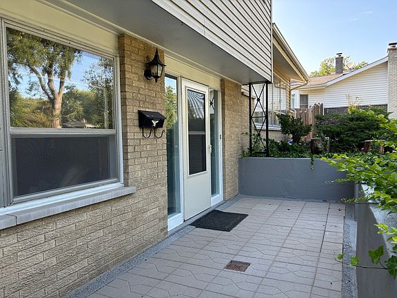 2nd image of 2809 Helen Dr