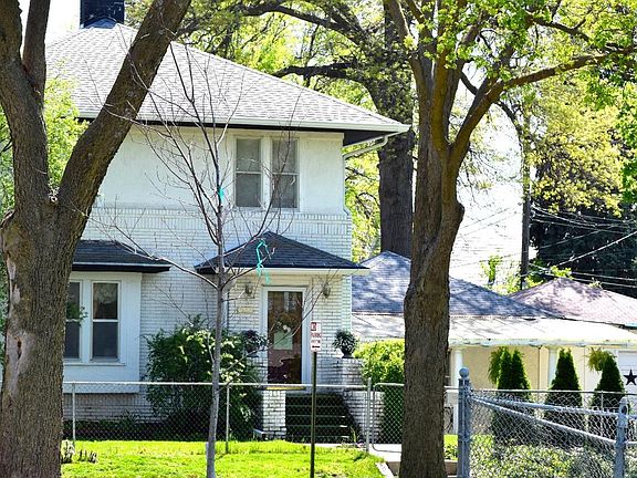 2nd image of 2143 Harwood St