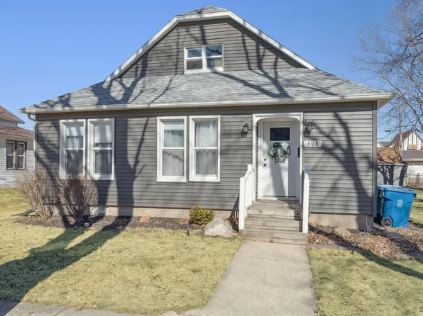 308 8th St, De Witt, IA 52742