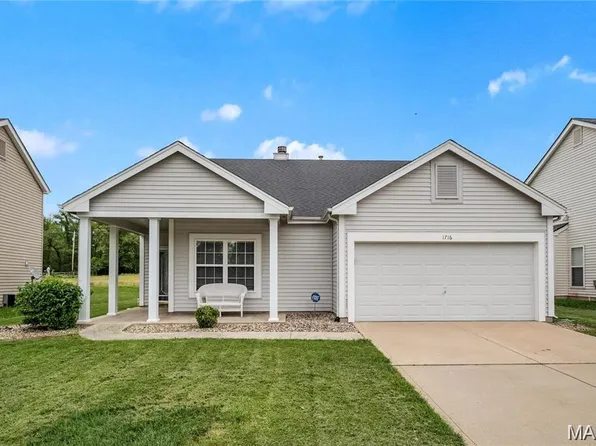 1716 Ambrose Terrace Dr, Swansea, IL 62226