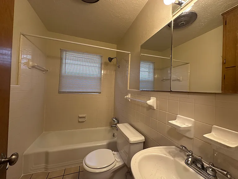 2035 Delaware Ln #2035 — Photo 8