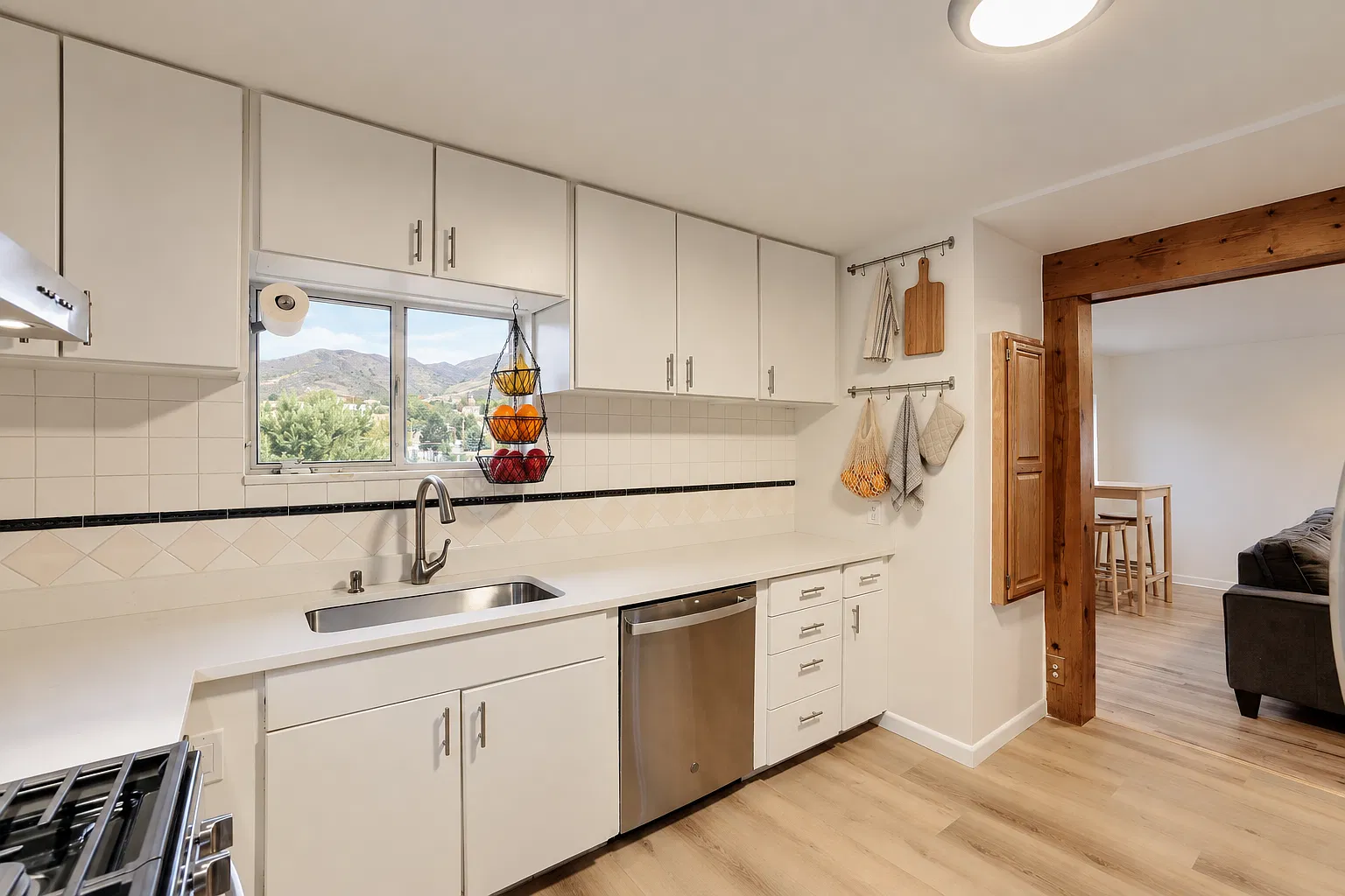 2 bed, 938 sqft, $3,200 — Photo 3