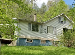 51 Old County Rd, Mckee, KY 40447