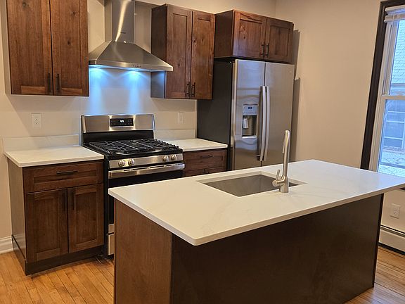 2nd image of 1911 6th St NE #102