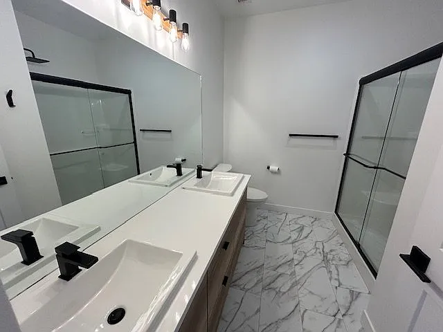 3 bed, 2.5 bath, 1600 sqft, $3,200 — Photo 2