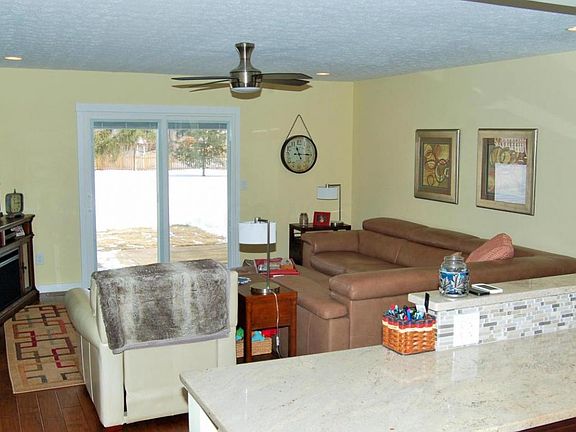 4th image of 606 Essen Pl