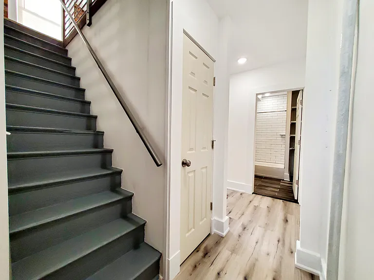 36 W Court St #4F — Photo 13