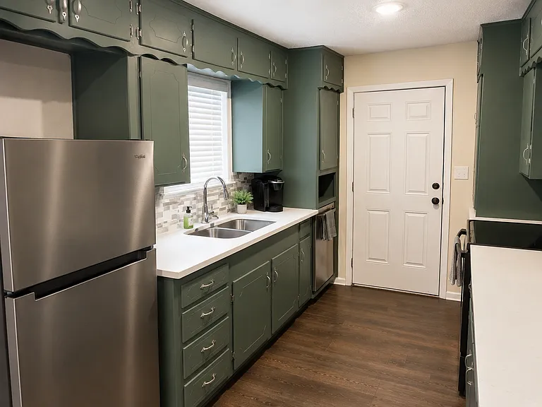 3906 Hooper Dr — Photo 3