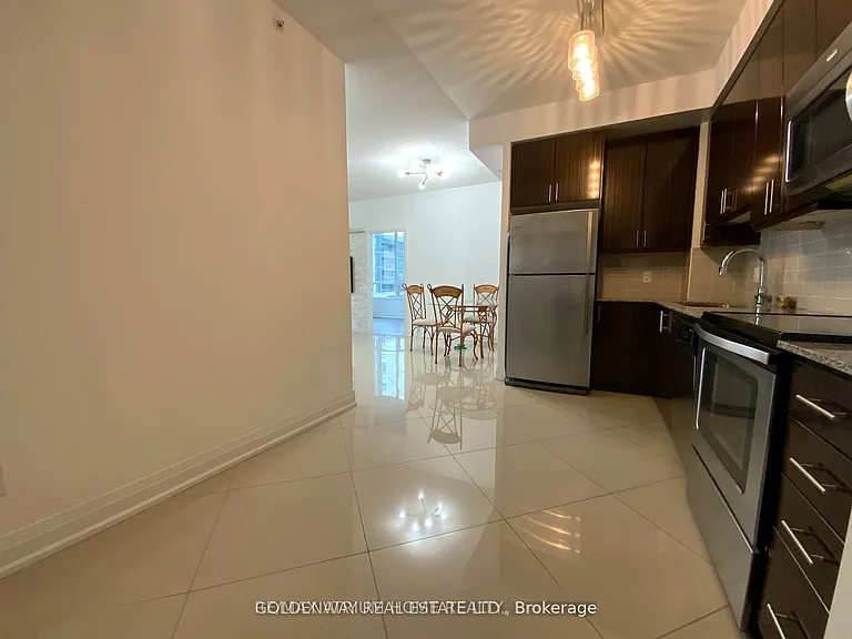 75 N Park Rd #402 — Photo 3