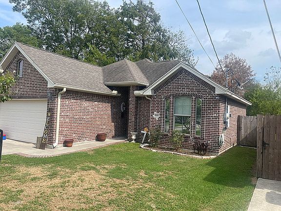 2nd image of 819 Chicago Ave