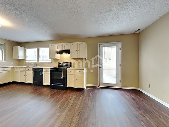 5th image of 10215 Noble Ct