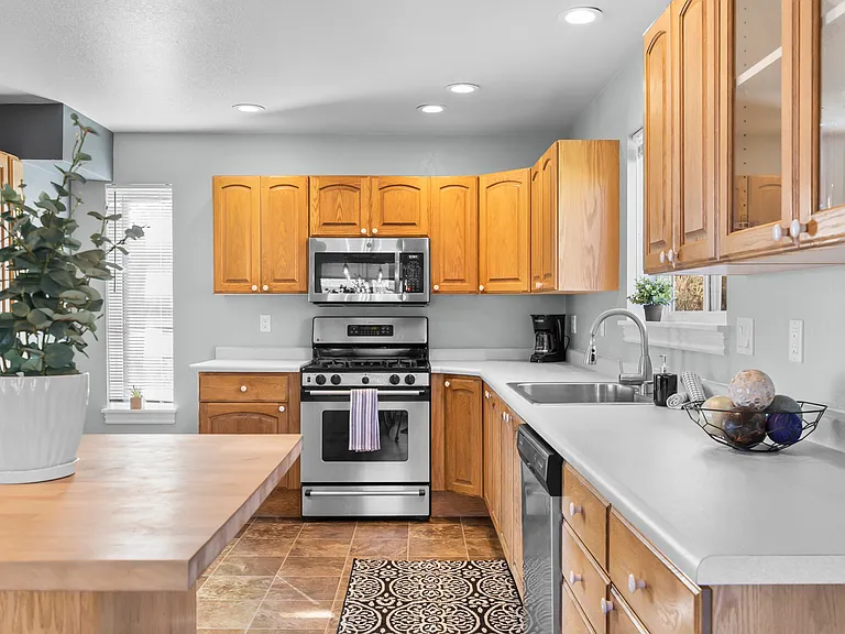 356 Luzern Rd — Photo 19