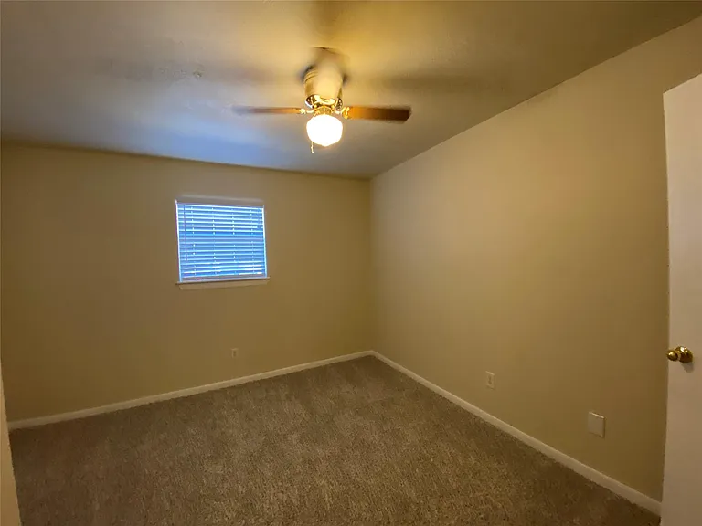 311 Willowick St — Photo 9