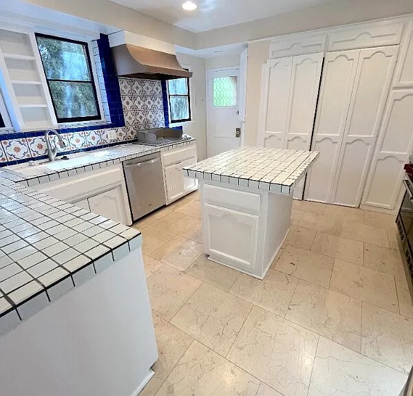 223 1/2 S Gale Dr — Photo 8