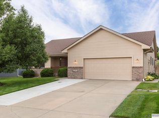 21418 Parkview Dr, Gretna, NE 68028