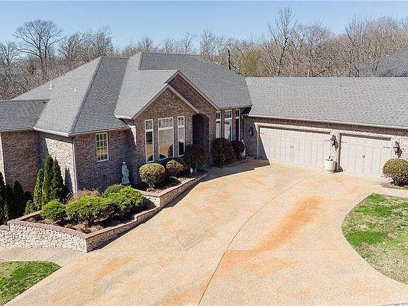 4th image of 16 Berrydale Ln