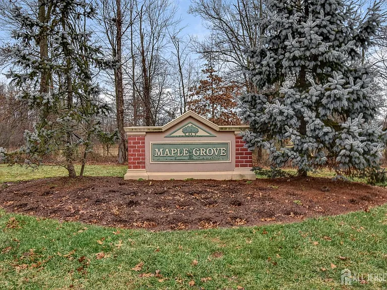 230 Vasser Dr — Photo 2