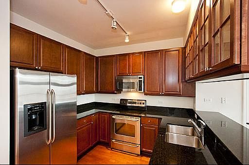 5th image of 1841 S Calumet St #910