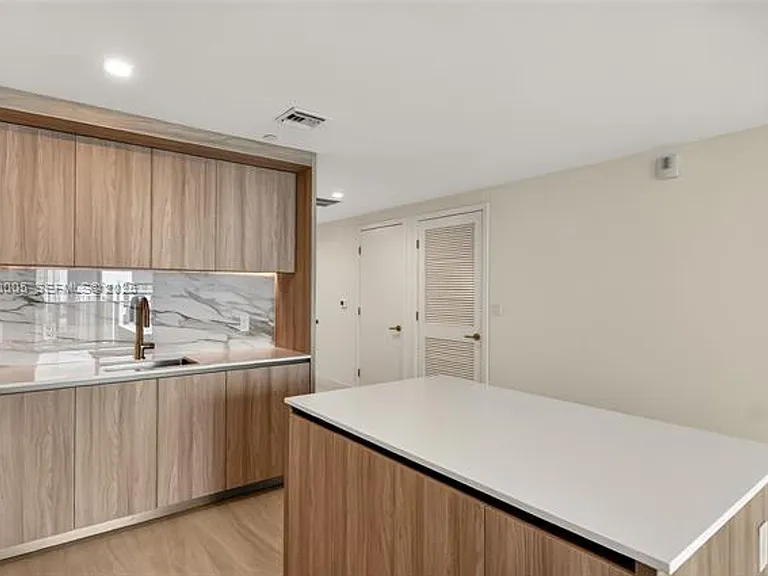 77 5th St #4202 — Photo 12