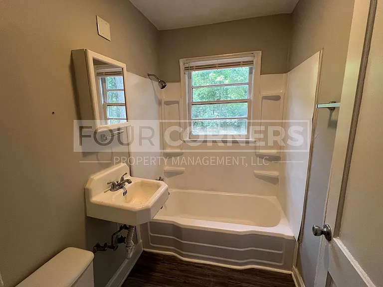 2306 E Lexington Ave — Photo 6