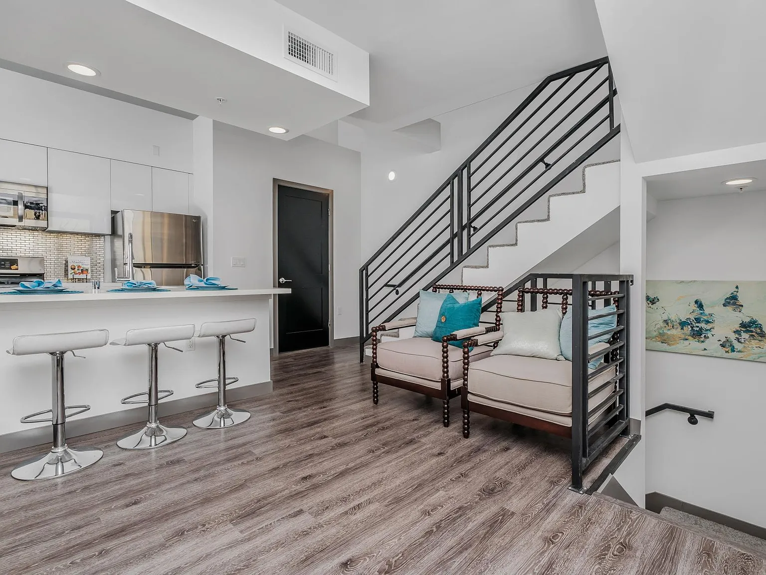 5066 Romaine Street — Photo 2