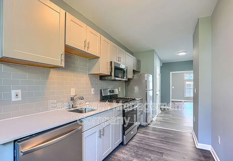 2408 Llewelyn Ave — Photo 1