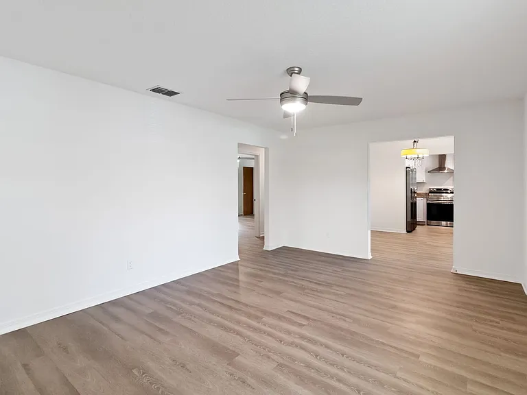 225 Montana Ave — Photo 4