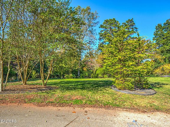 2nd image of 5521 Riverbend Dr
