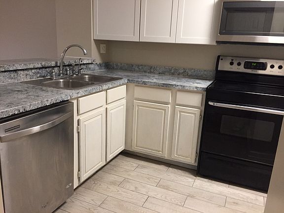Kitchen/Dishwasher/Sink