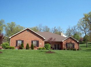 6812 Whippoorwill Dr, Jefferson City, MO 65101