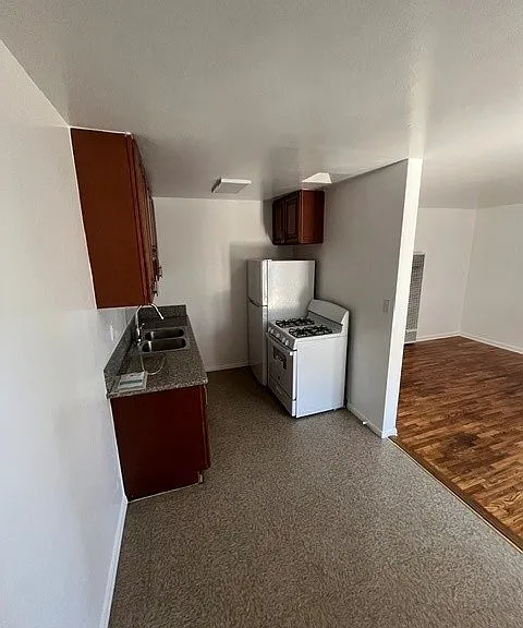 1540 & 1544 W. Florence Avenue — Photo 8