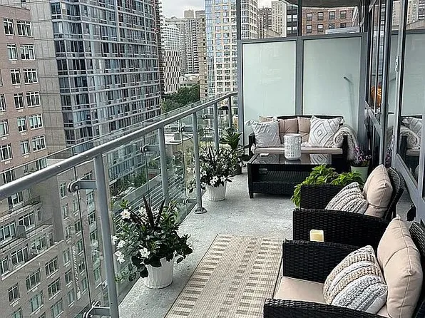 555 W 59th St APT 16A, New York, NY 10019