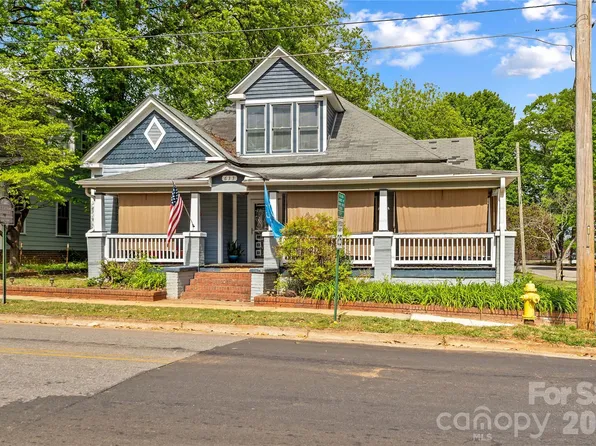 633 S Race St, Statesville, NC 28677