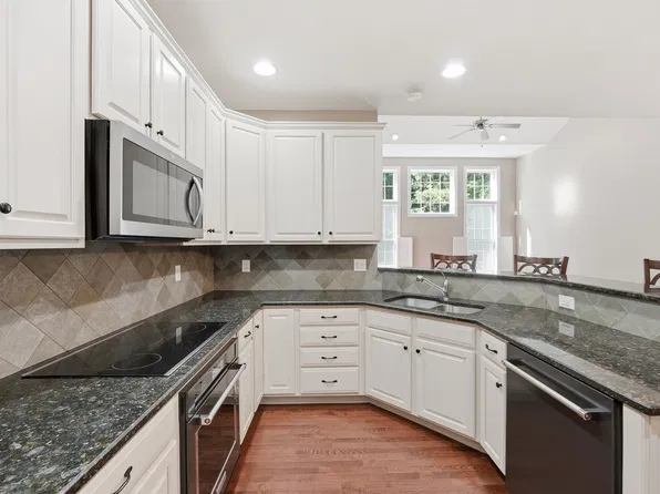55 Pondside Dr #55, Bolton, MA 01740