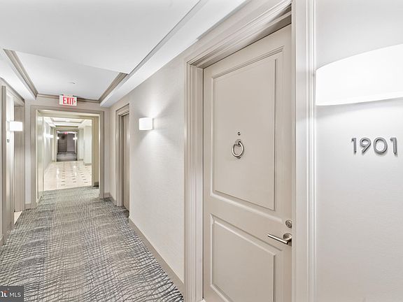 3rd image of 1701 Locust St #15-1901