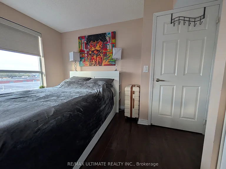 60 Fairfax Cres #425 — Photo 6