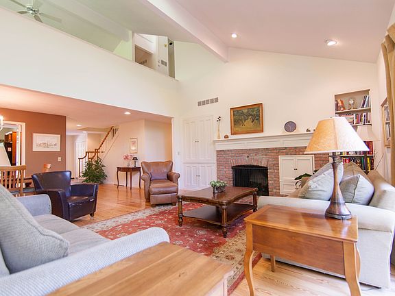 2nd image of 315-6 Woodridge
