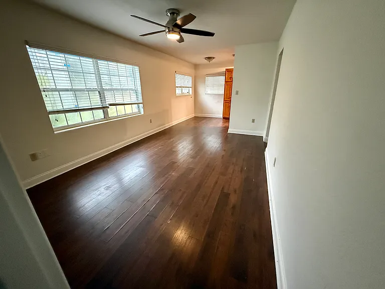 721 W Harvard St — Photo 6