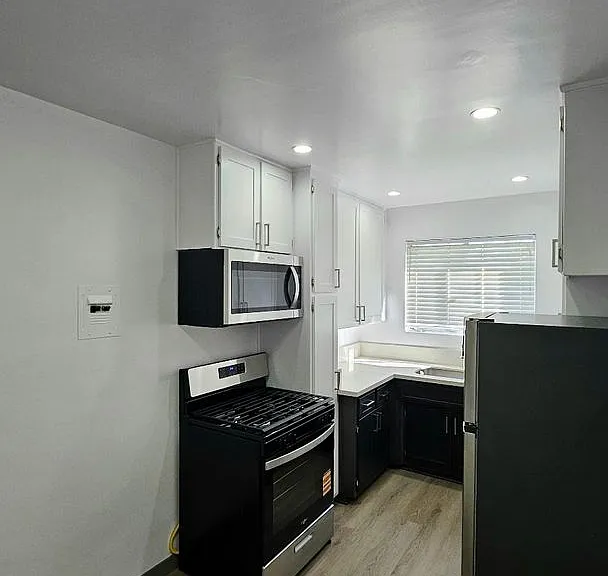 Fuller Apartments — Photo 10