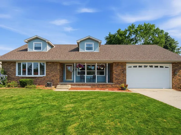 954 Mohawk Dr, Crown Point, IN 46307