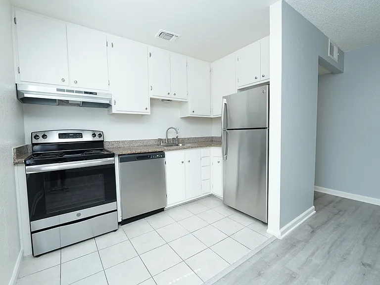 1717 W St — Photo 10
