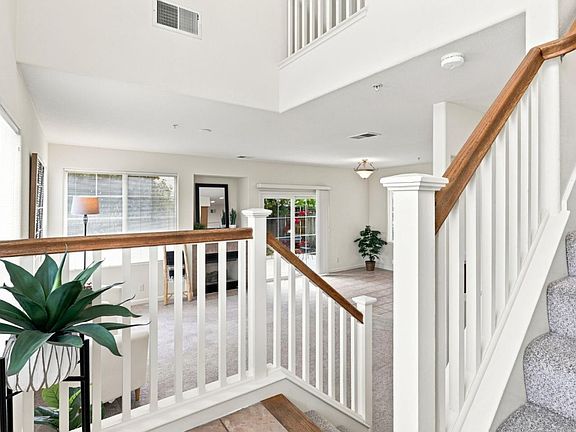 4th image of 701 Vista Montana Dr
