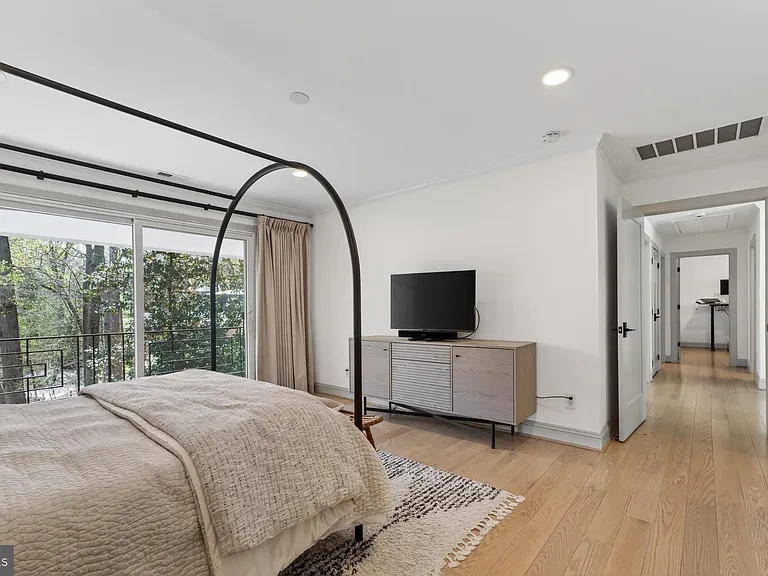 2820 Ellicott St NW — Photo 18