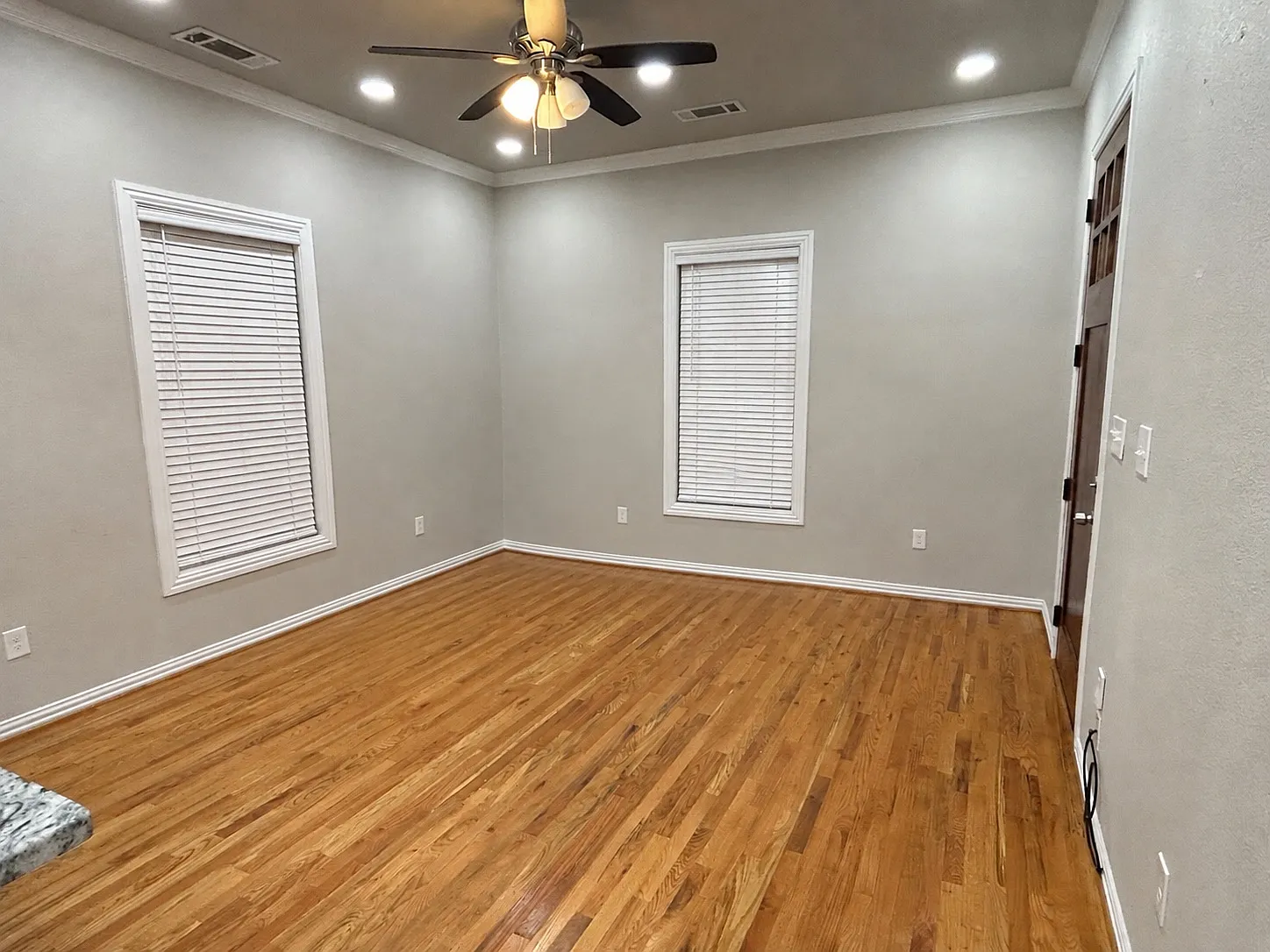 2 bed, 975 sqft, $1,900 — Photo 2
