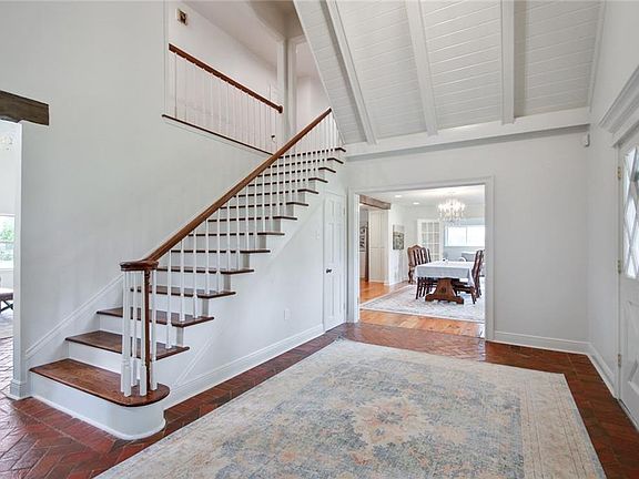 5th image of 17 Elmwood Ct