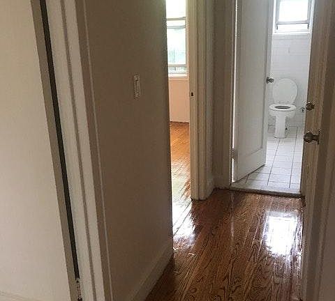 5th image of 726 Larchmont Acres APT B