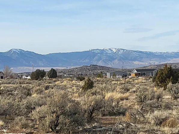 6 Saint Andrews Dr, Yerington, NV 89447