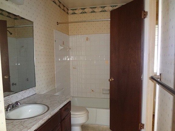 4th image of 4118 Jamesway Dr