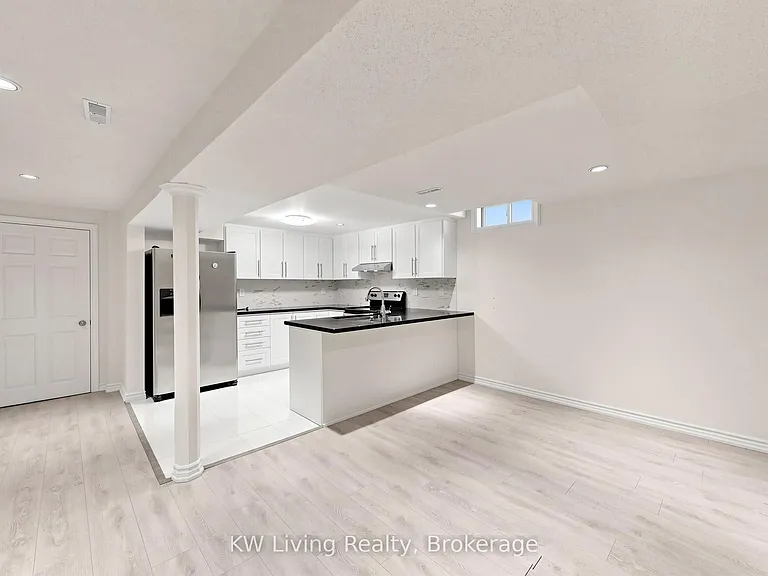 33 Southgate Cres — Photo 41