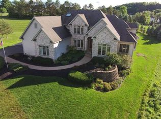 11 Stoneleigh Trl, Victor, NY 14564